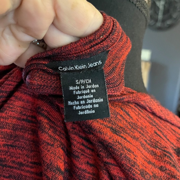 Red shirt - Picture 4 of 4